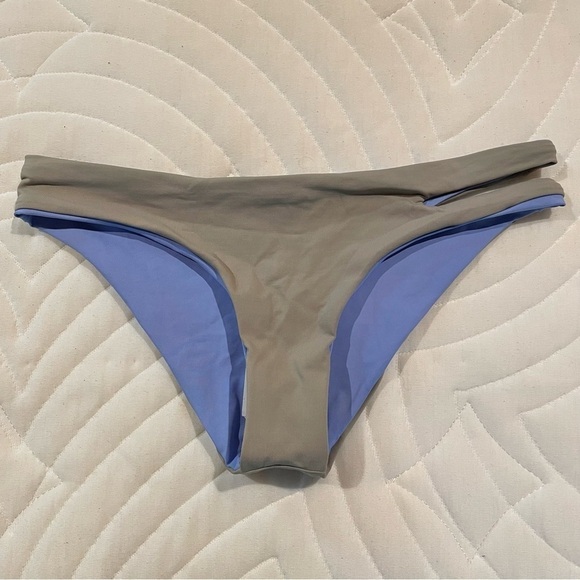 L*SPACE Breakers Reversible Cutout Bikini Bottom Grey Periwinkle Blue Small NWT - Picture 3 of 8